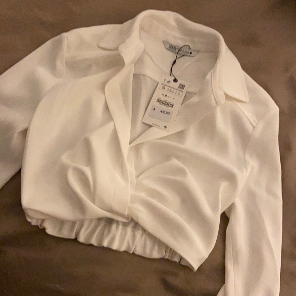 White cropped collard shirt from Zara. Brand new.
